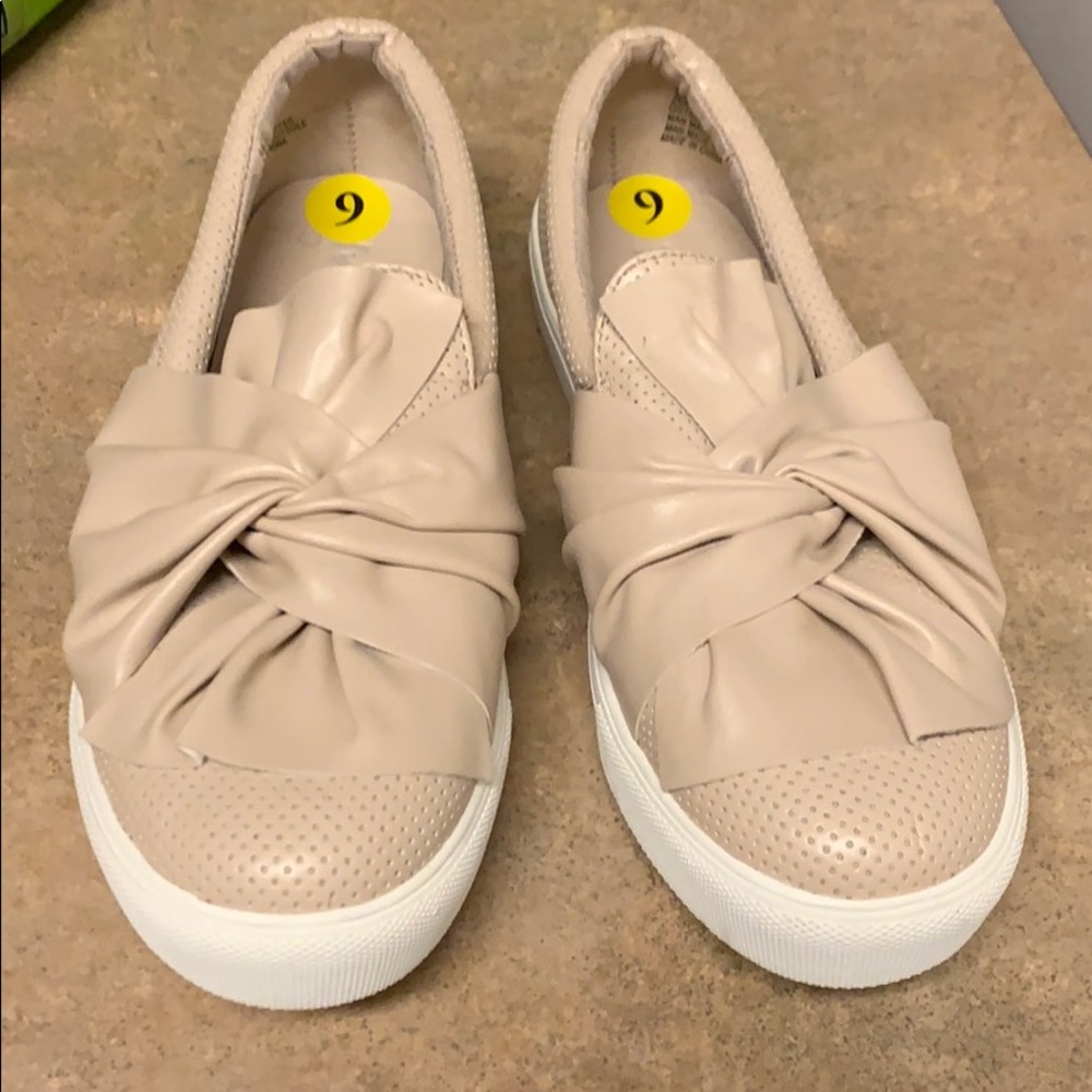 Cute bow sneakers